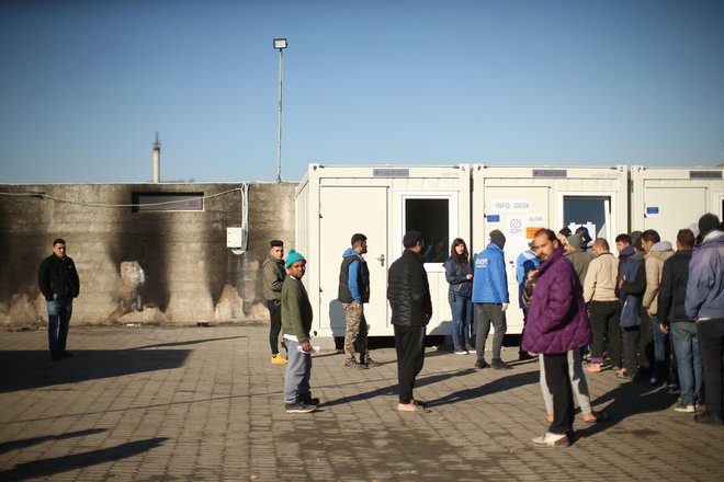 EU namenja denar za gradnjo novih migrantskih centrov zaprtega tipa, kar je po oceni nevladnih organizacij nehumano. FOTO: Jure Eržen/Delo
