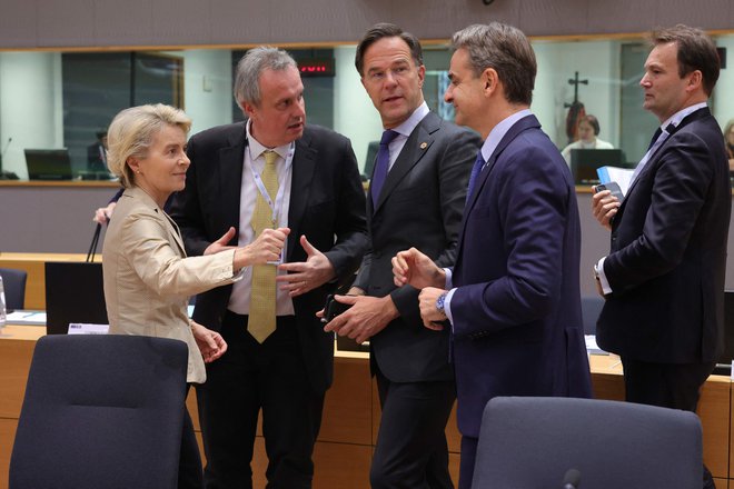 Več voditeljev, vključno s predsednico evropske komisije Ursulo von der Leyen, je bilo v Bruslju že včeraj, ko je potekal prvi vrh z zvezo držav jugovzhodne Azije. FOTO: Olivier Matthys/AFP
