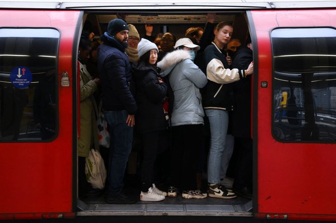 Stavka zaposlenih pri železnicah je v teh dneh prispevala k precejšnjim zamudam v javnem prometu. Foto: Daniel Leal/AFP
