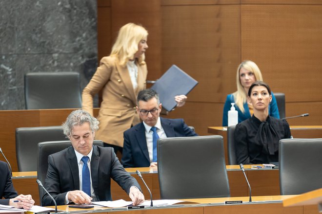 Državni zbor se je danes seznanil z odstopom Tatjane Bobnar, s čimer ji je prenehala funkcija ministrice za notranje zadeve. FOTO: Črt Piksi
