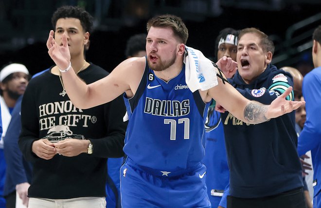 Luka Dončić in lastnik Dallasa Mark Cuban sta imela preveč opravka s sodniki. FOTO: Kevin Jairaj/Usa Today Sports
