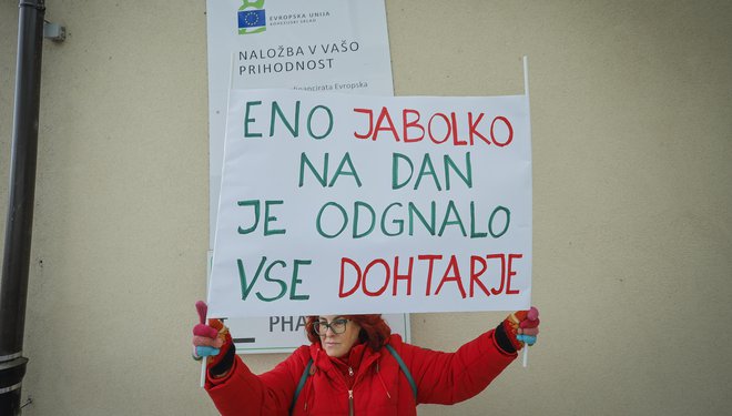 Začetek kampanje Ustavimo rušenje javnega zdravstva v organizaciji Glasa ljudstva pred Zdravstvenim domom Polje 15.12.2022 Ljubljana Slovenija FOTO: Jože Suhadolnik/Delo
