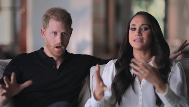 Princ Harry in Meghan Markle sta si s svojim dokumentarcem nakopala bes cele Velike Britanije. FOTO: posnetek zaslona/Netflix
