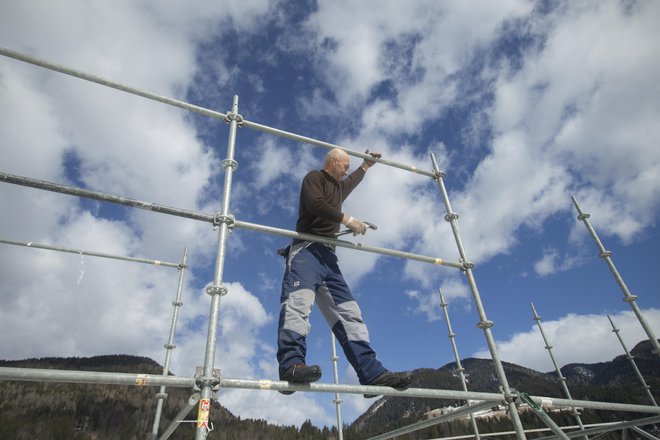 Pregled projekcij evropske komisije in Banke Slovenije kaže, da bo Slovenija gospodarsko rast prikazala zgolj zaradi rasti javne porabe, medtem ko bo zasebna domača potrošnja upadla, manjše bodo tudi investicije. FOTO: Jure Eržen
