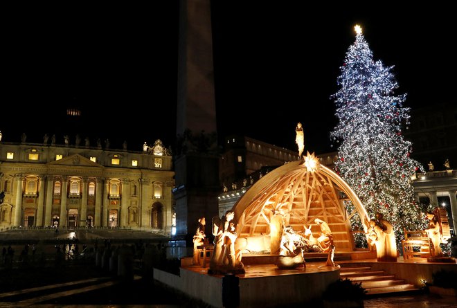 Vatikansko božično drevo, december 2022. FOTO: Remo Casilli/Reuters
