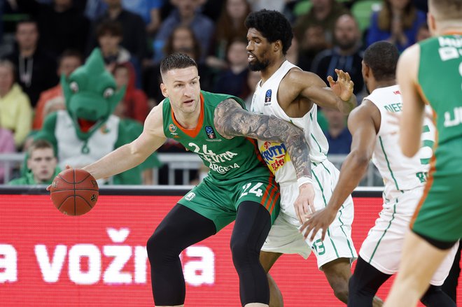 Tudi Alen Omić igra po načelu toplo-hladno. FOTO: Cedevita Olimpija
