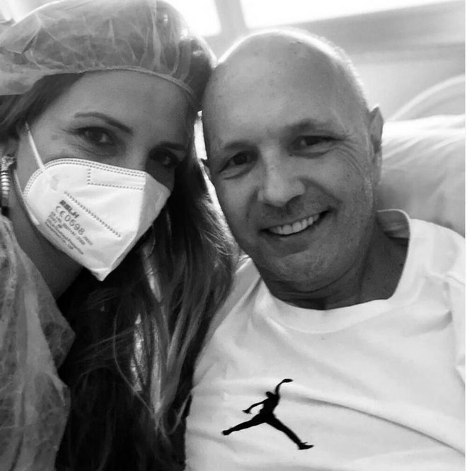Siniša Mihajlović z ženo Arianno&nbsp;med zdravljenjem v bolnišnici. FOTO: Instagram
