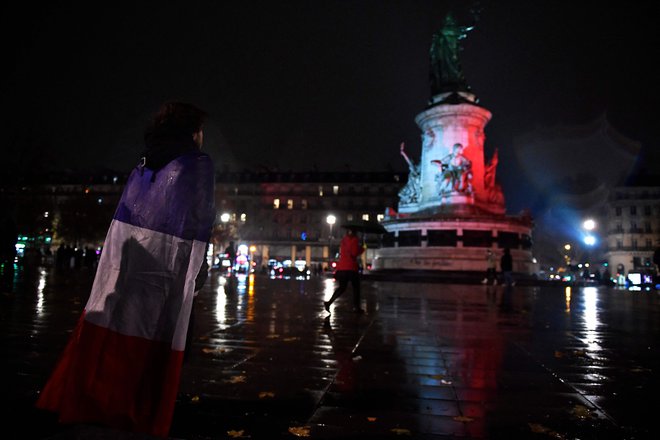 Trg republike v Parizu je bil po finalu SP nenavadno prazen. FOTO: Julien De Rosa/AFP
