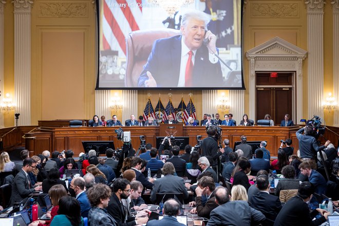 Odbor ameriškega predstavniškega doma za preiskavo vdora v kongres 6. januarja lani zahteva kazenski pregon proti nekdanjemu predsedniku Donaldu Trumpu. FOTO: Pool Reuters
