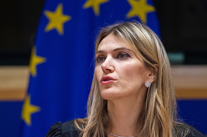 Eva Kaili je menda priznala tudi, da je vedela za dejavnosti svojega partnerja Francesca Giorgija, povezane z ustanoviteljem nevladne organizacije Fight Impunity Pierom Antoniem Panzerijem.&nbsp;FOTO: Eric Vidal/AFP
