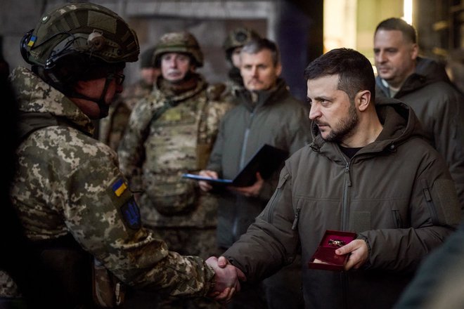 Zelenski se je zahvalil odločnim branilcem Bahmuta, ki se še vedno upirajo napadalcem. FOTO:&nbsp;AFP
