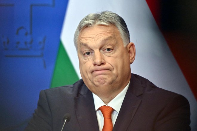 Četudi ne sprejema odgovornosti za nastalo gospodarsko situacijo, Viktor Orbán v prihodnjem letu napoveduje vrsto ukrepov za njeno omilitev. FOTO:&nbsp;Attila Kisbenedek/AFP
