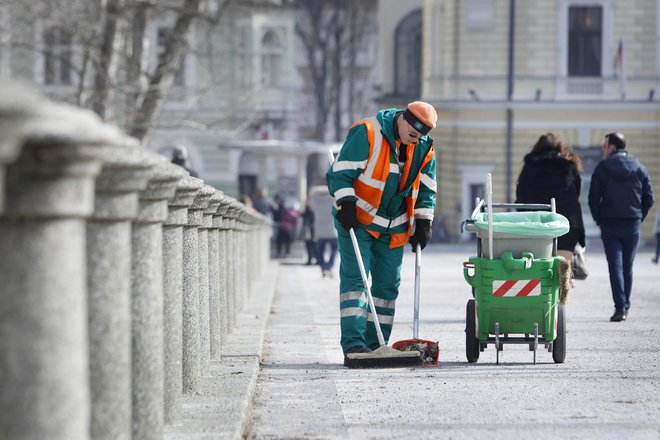 Sindikati so se zavzemali za višji dvig minimalne plače od zakonsko predpisanega tudi zaradi stanja na trgu dela, produktivnosti in zaposlenosti. Foto Leon Vidic
