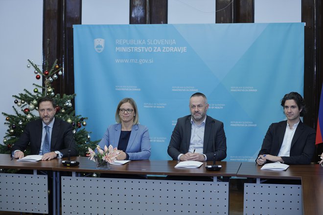 Sindikati v zdravstvu, Fidesa ni bilo zraven, so podpisali sporazum z vlado.&nbsp;FOTO: Jože Suhadolnik/Delo
