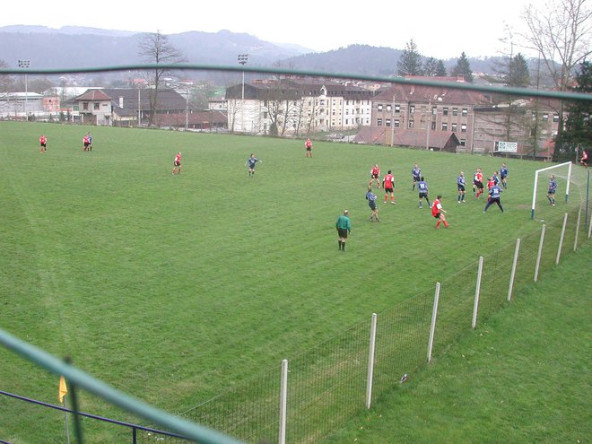 Slovenski nogomet je v seštevku v boljšem stanju, kot so igrišča, na katerih bi vzgajali reprezentante. Foto Bojan Rajšek
