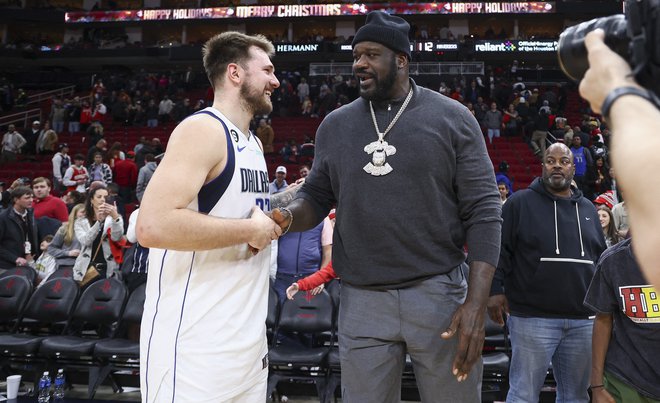 Tudi slavni Shaquille O'Neal je po tekmi čestital prijatelju Luki Dončiću za imenitno predstavo. FOTO: Troy Taormina/Usa Today Sports
