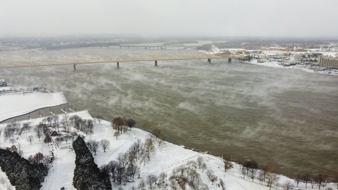 Reka Ohio v Louisvilu v Kentuckyju. FOTO: Leandro Lozada/AFP
