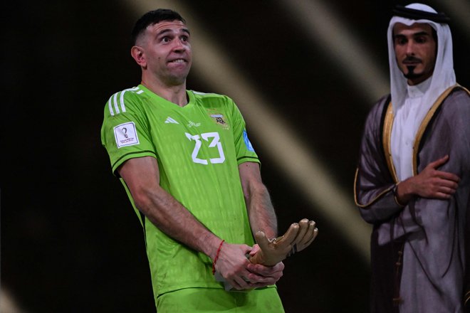 Emiliano Martinez po finalni tekmi mundiala v Katarju. FOTO: Kirill Kudryavtsev/AFP
