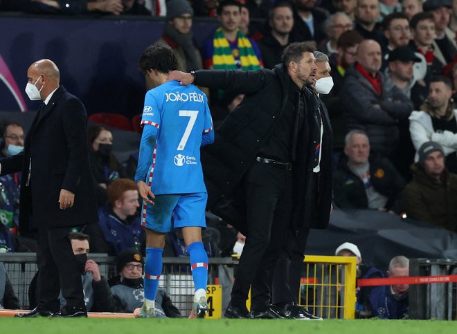 Joao Felix in trener Diego Simeone FOTO: Phil Noble/Reuters
