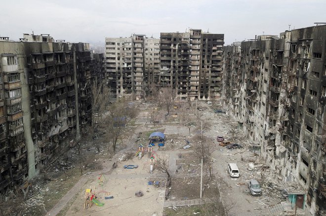 Obleganje Mariupolja ob Azovskem morju se je končalo s popolnim uničenjem mesta.

Foto: Pavel Klimov/Reuters
