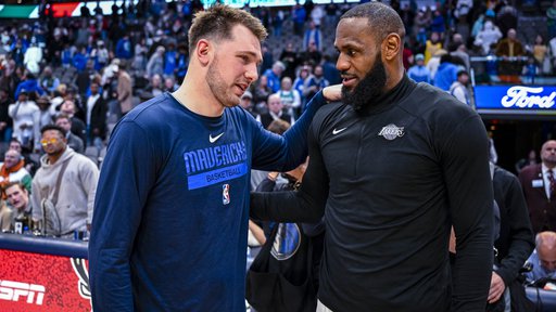 Dec 25, 2022; Dallas, Texas, USA; Dallas Mavericks guard Luka Doncic (left) talks with Los Angeles Lakers forward LeBron James (right) after the Mavericks defeat the Lakers at the American Airlines Center. Mandatory Credit: Jerome Miron-USA TODAY Sports Foto Jerome Miron Usa Today Sports
