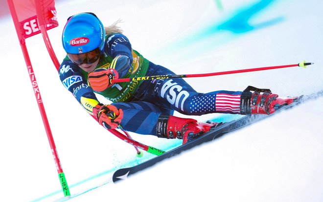 Američanka Mikaela Shiffrin je po prvi vožnji na prvem mestu, tik za petami ji je Slovakinja Vlhova. FOTO: Georg Hochmuth/Afp
