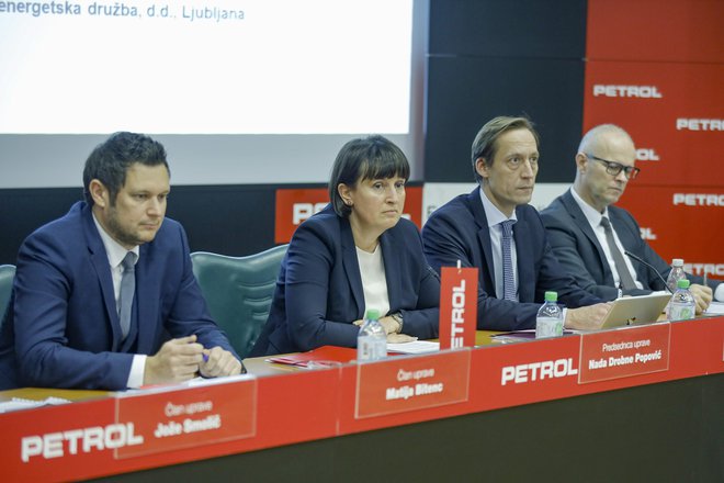 Petrol, ki ga vodi Nada Drobne Popović, je letos zaradi regulacij cen energentov utrpel 194 milijonov evrov škode. Foto Jože Suhadolnik

&nbsp;
