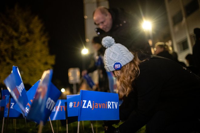 Sama zmaga na referendumu še ne pomeni, da ustavni sodniki ne bodo preverili ustavnosti novele. FOTO: Črt Piksi/Delo
