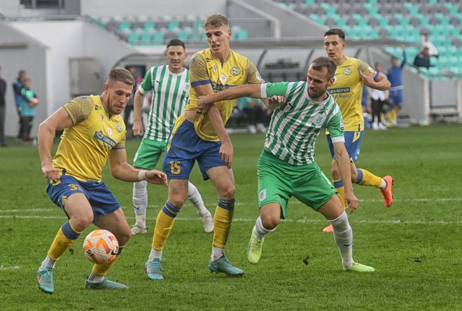 Koprčani so najtesnejši zasledovalci vodilne Olimpije, Koper pa klub, ki je v minulih sezonah napredoval na vseh ravneh.&nbsp;FOTO: Blaž Samec/Delo
