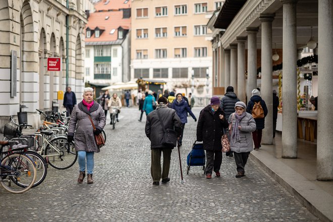 Za moške zavarovance se bodo že januarja odmerni odstotki zvišali, s čimer se bodo moški izenačili z ženskimi. FOTO: Črt Piksi/Delo
