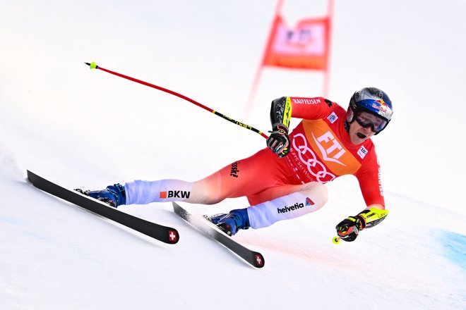 Marco Odermatt na poti do nove zmage. FOTO: Fabrice Coffrini/AFP
