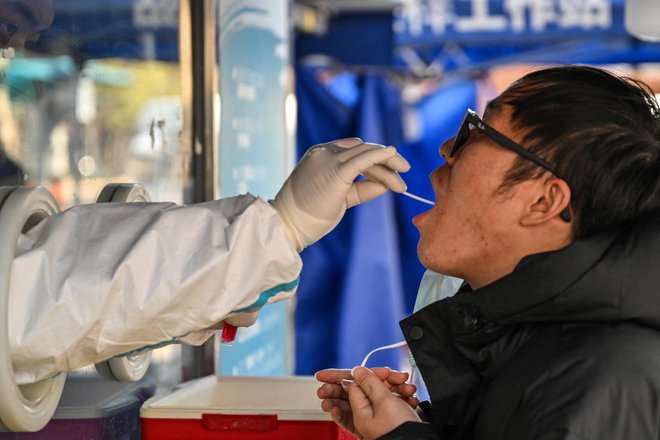 ZDA so se odločile za nadzor potnikov zaradi pomanjkanja transparent&shy;nih epidemioloških podatkov iz Kitajske. FOTO: Hector Retamal/AFP

