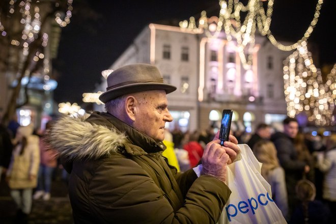 Praviloma se decembra pojavi izrazit vrh porabe električne energije, ki v času praznikov upade, nov vrh pa se pojavi sredi januarja in praviloma traja do marca. Foto Voranc Vogel
