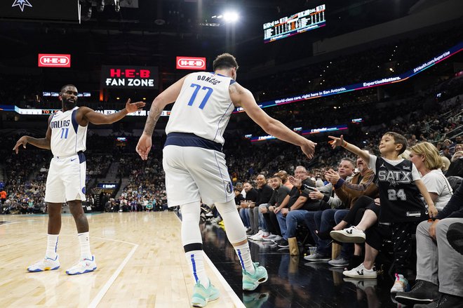 Luka Dončić je bil silvestrsko razpoložen.&nbsp;FOTO:&nbsp;Scott Wachter/ USA&nbsp;Today Sports
