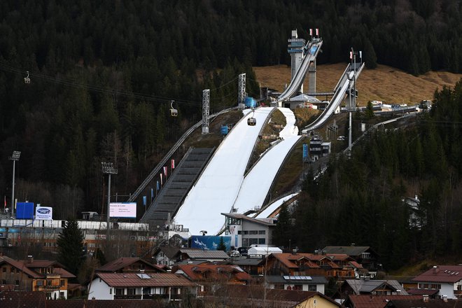 Skakalke naj bi že v naslednji zimi namesto na Ljubnem skakale v Oberstdorfu (na fotografiji). FOTO: Christof Stache/AFP
