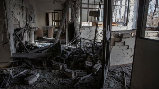 Uničena otroška bolnišnica. FOTO: Stringer/Reuters
