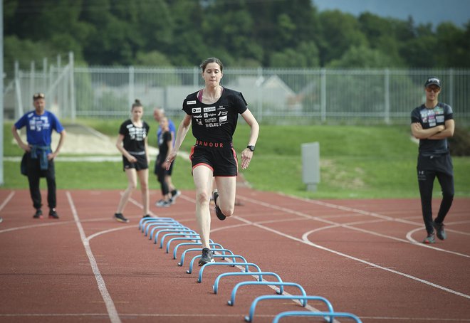 Urša Bogataj je na športni poti že premagala vse ovire ob vrnitvi po svoji prvi kolenski poškodbi. FOTO: Jože Suhadolnik
