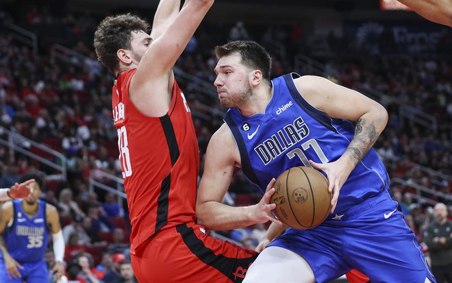 Dončić je s soigralci večino časa lovil tekmece, ki so hitro povedli. FOTO: Troy Taormina/USA Today Sports
