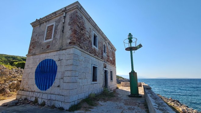 Romantika in samota svetilnika Tranjevo sta popolni. FOTO: Lev Furlan Nosan
