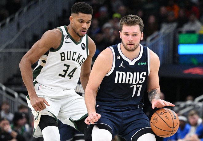 Luka Dončić (desno) in Giannis Antetokounmpo se bosta merila avgusta v Ljubljani. FOTO: Michael Mcloone/Usa Today Sports
