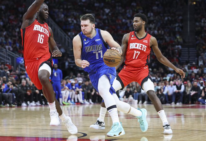 Luka Dončić nikakor ni najhitrejši košarkar v ligi NBA, toda tekmeci ga nikakor ne morejo ujeti. FOTO: Troy Taormina/USA Today Sports
