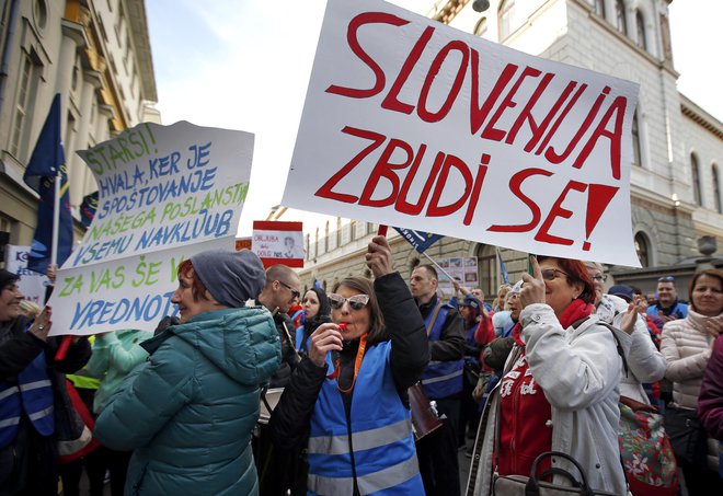 Pomočnica vzgojiteljice Špela Štempelj je na novinarski konferenci opozorila: &raquo;Kam bo zdravnik dal svojega otroka, če nas ne bo v vrtcu? Kako bo on opravljal svoje delo?&laquo; FOTO: Matej Družnik/Delo
