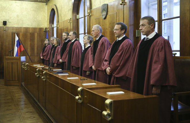 Na ministrstvu za pravosodje napovedujejo spremembe, ki bi omejile pristojnosti ustavnega sodišča tako, da bi bilo to manj obremenjeno.

Foto Jože Suhadolnik
