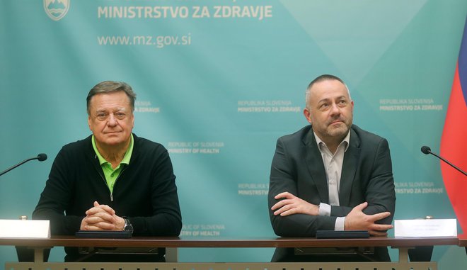 Že iz govorice teles na tiskovni konferenci 17. novembra je bilo zaznati, da med ministrom za zdravje in županom ni pretirane simpatije.&nbsp; FOTO: Blaž Samec/DELO
