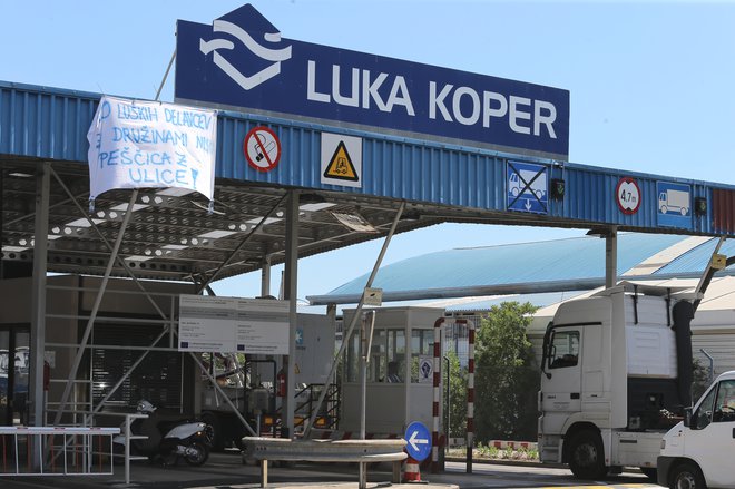 Luko Koper je sodišče s premoženjskopravnim zahtevkom napotilo na pravdo. FOTO: Jože Suhadolnik/Delo
