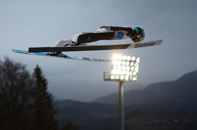 Anže Lanišek med kvalifikacijskim skokom.&nbsp;FOTO: Lisi Niesner/Reuters
