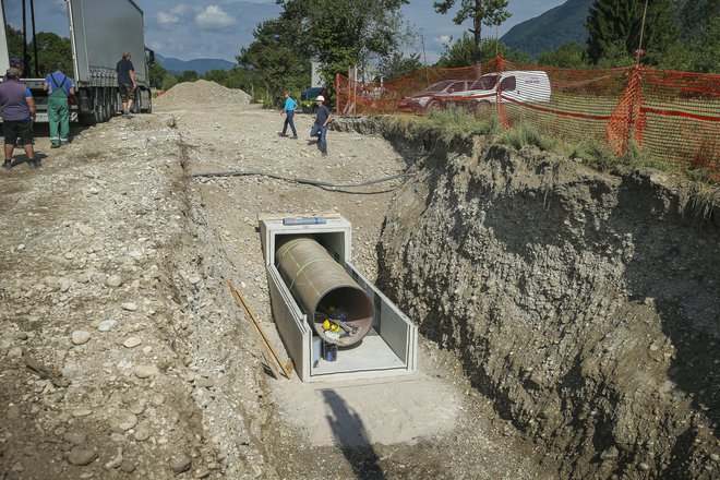 Lastniki zemljišč na območju, kjer je začrtana trasa tega tako imenovanega Kanala C0, branijo pitno vodo za območje celotne Ljubljane, ne branijo le svojih zemljišč. FOTO JOŽE SUHADOLNIK/DELO
