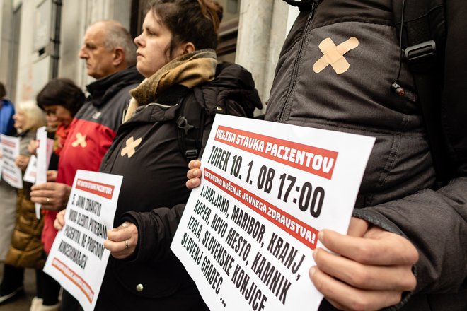 Pobudniki protesta, Glas ljudstva, poudarjajo, da stavka ni uperjena proti zdravnikom. FOTO ČRT PIKSI
