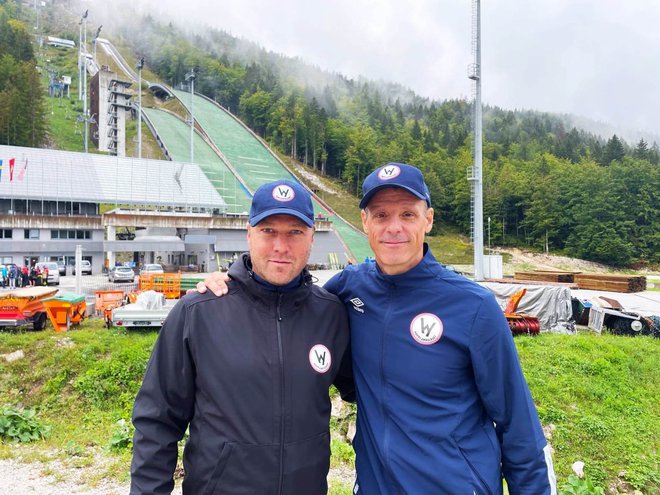 Bine Norčič (levo) se je odlično ujel z Alexandrom Stöcklom, glavnim trenerjem norveške reprezentance v smučarskih skokih. FOTO: Osebni arhiv B. N.
