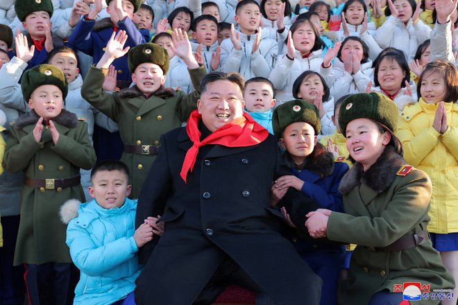 Kim Džong Un je že prvi dan novega leta pozval k &raquo;eksponentnemu povečanju&laquo; jedrskega arzenala. FOTO: KCNA/Reuters
